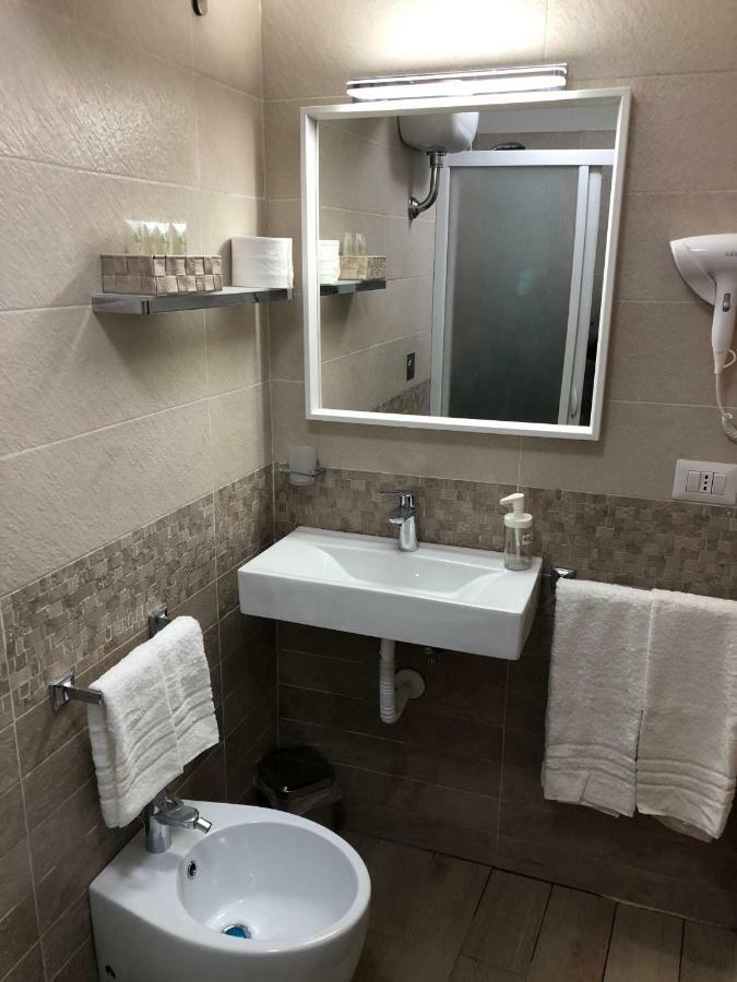 נאפולי La Casina Di Lia In Via Dei Tribunali מראה חיצוני תמונה